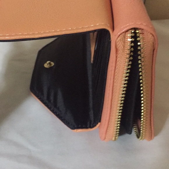 TAHARI WALLET - Picture 5 of 7